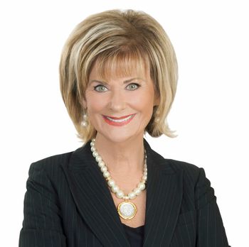 Portrait of Mary Kelly, REALTOR®, Broker Associate.